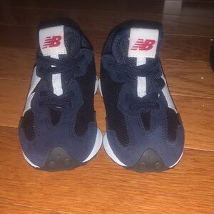 Lightly worn toddler size 8 New Balance 327 (Original box included)